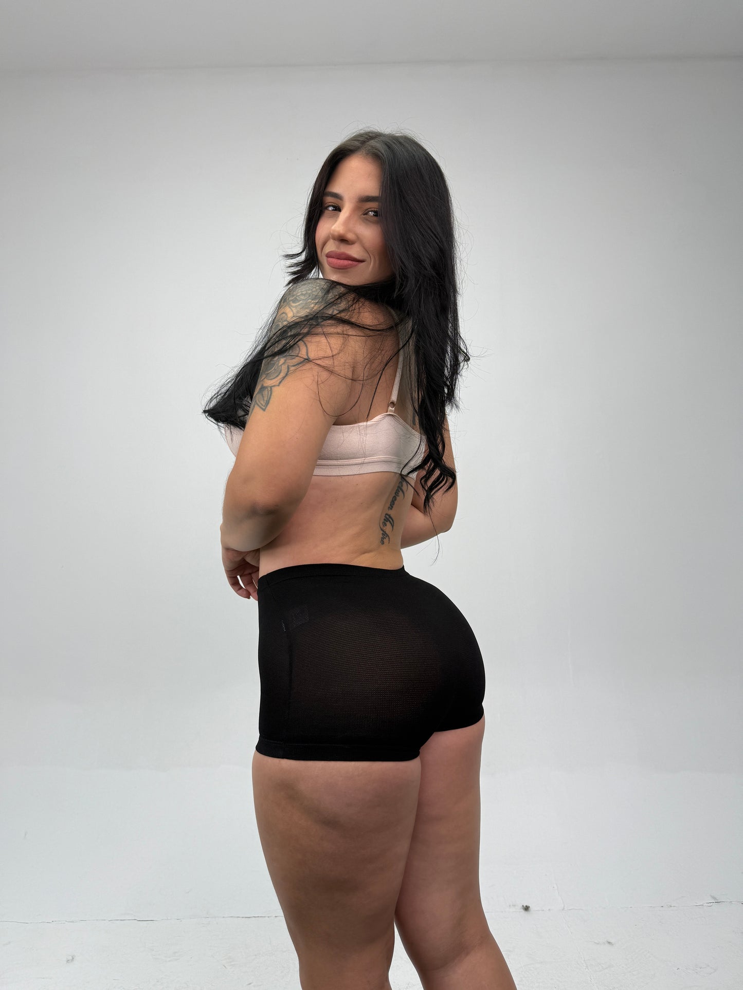 El combo que redefine tu figura: 3 Bodys Brasileros + 3 Pantys GRATIS